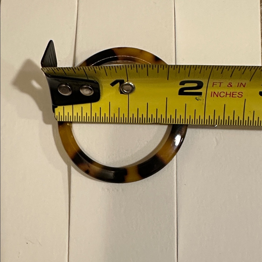 Express Tortoise Pattern Circle Hair Clip - Picture 2 of 2